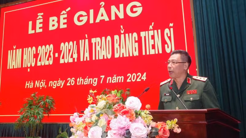 Giám đốc Học viện Quốc phòng Trần Việt Khoa phát biểu tại buổi lễ.