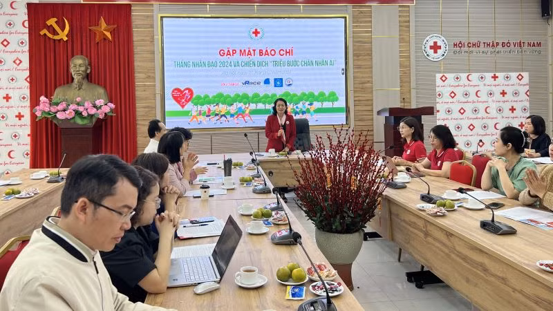 Quang cảnh buổi gặp mặt báo chí. 