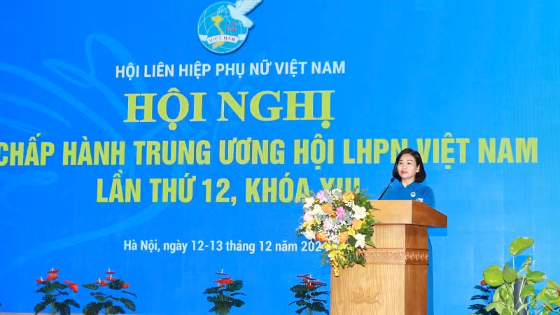 Chủ tịch Hội Liên hiệp Phụ nữ Việt Nam Nguyễn Thị Tuyến phát biểu khai mạc hội nghị.