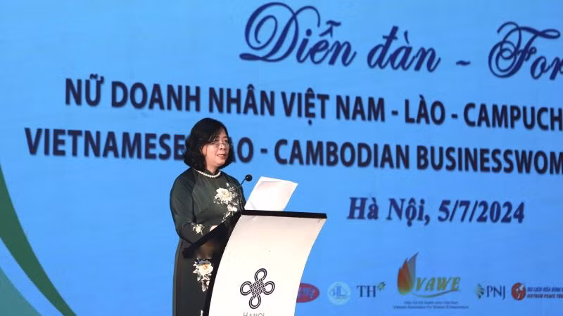 Trưởng Ban Dân vận Trung ương Bùi Thị Minh Hoài phát biểu tại diễn đàn.