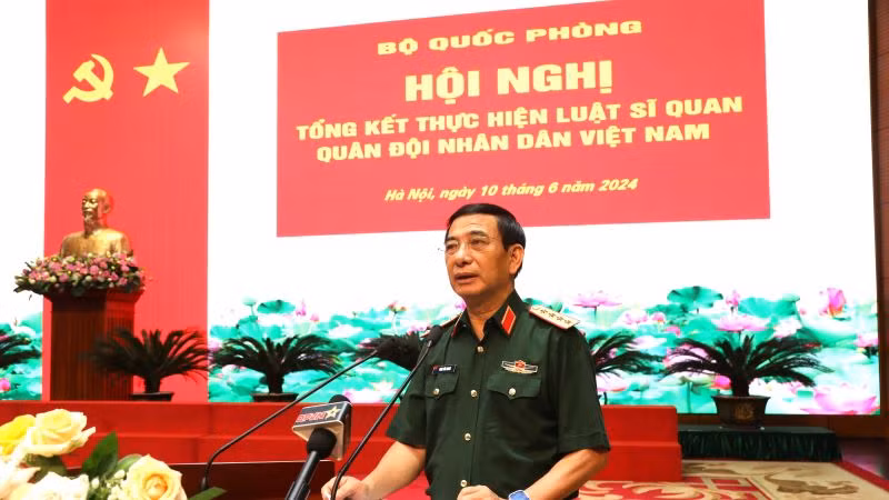 Đại tướng Phan Văn Giang, Ủy viên Bộ Chính trị, Phó Bí thư Quân ủy Trung ương, Bộ trưởng Quốc phòng phát biểu tại hội nghị.