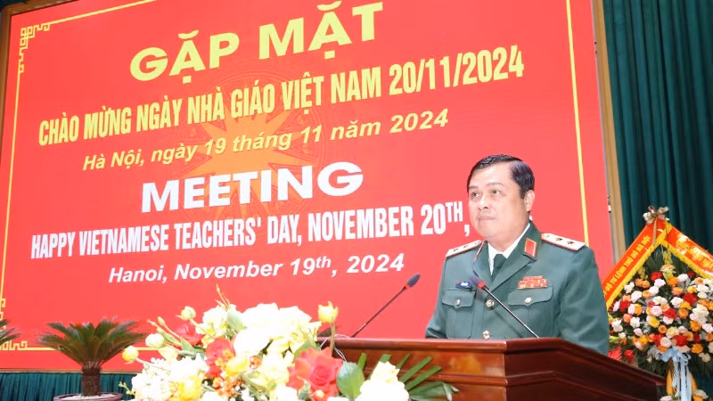 Chính ủy Học viện Quốc phòng Đỗ Văn Bảnh trình bày diễn văn nhân dịp 20/11.