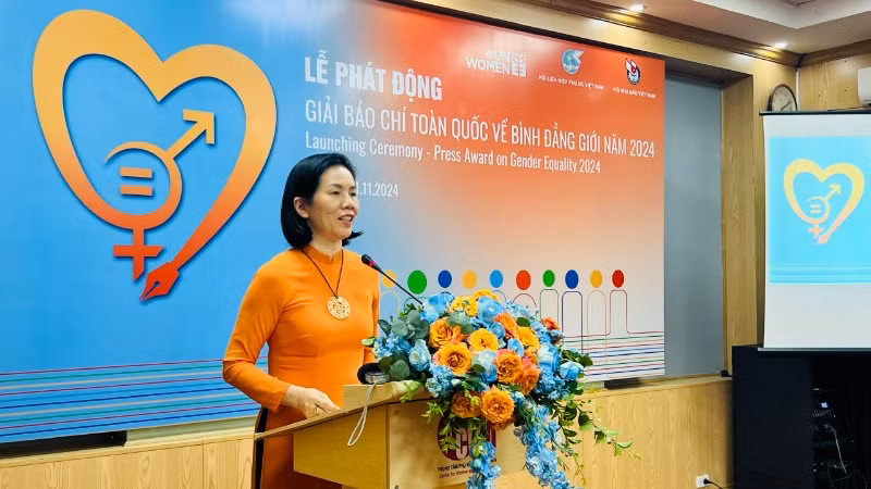 Phó Chủ tịch Hội Liên hiệp Phụ nữ Việt Nam Nguyễn Thị Minh Hương phát biểu tại buổi lễ.