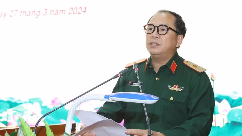 Tổng Biên tập Báo Quân đội nhân dân Đoàn Xuân Bộ trình bày đề dẫn hội thảo. Ảnh: TRỌNG ĐỨC