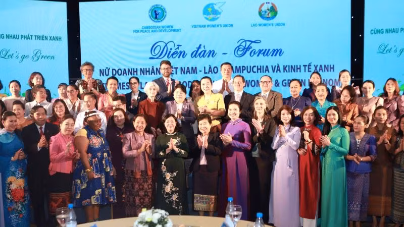 Các đại biểu tham dự diễn đàn.