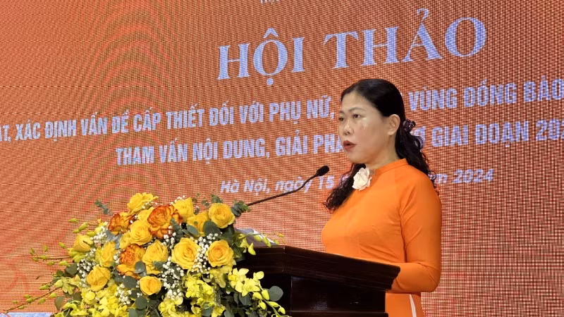 Trưởng ban Dân tộc-Tôn giáo Lò Thị Thu Thủy phát biểu khai mạc Hội thảo.