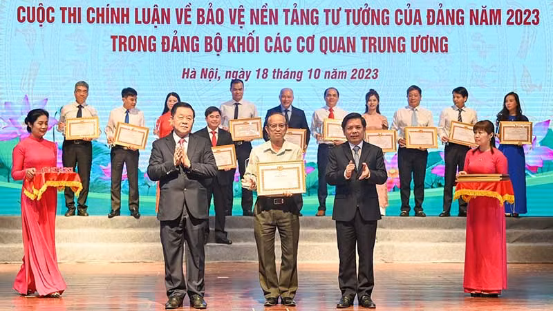 Cuộc thi chính luận về bảo vệ nền tảng tư tưởng của Đảng góp phần cụ thể hóa việc thực hiện Nghị quyết số 35-NQ/TW của Bộ Chính trị trong Khối các cơ quan Trung ương. (Ảnh DUY LINH)