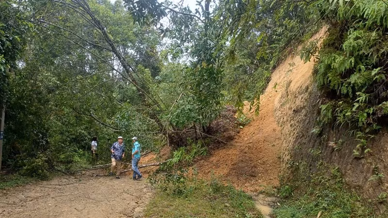 Đường giao thông ở xã Trọng Con, huyện Thạch An, tỉnh Cao Bằng bị sạt lở.