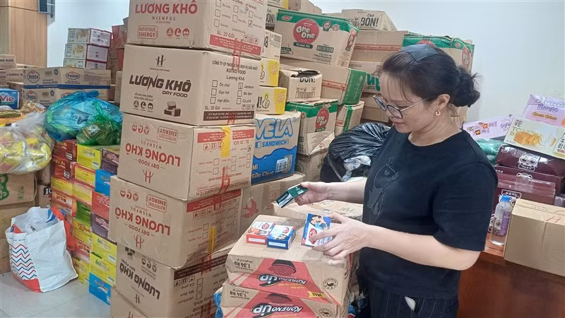 Gần 193 tấn hàng hóa cứu trợ người dân vùng mưa lũ, sạt lở đất đã được gửi đến Ủy ban Mặt trận Tổ quốc tỉnh Cao Bằng.