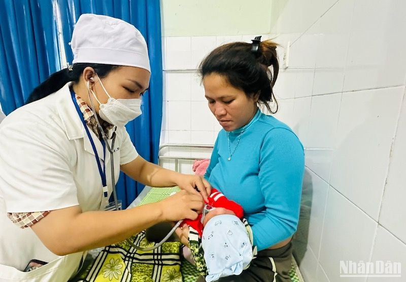 Chăm sóc trẻ sơ sinh tại Trung tâm y tế huyện Sơn Hà, tỉnh Quảng Ngãi