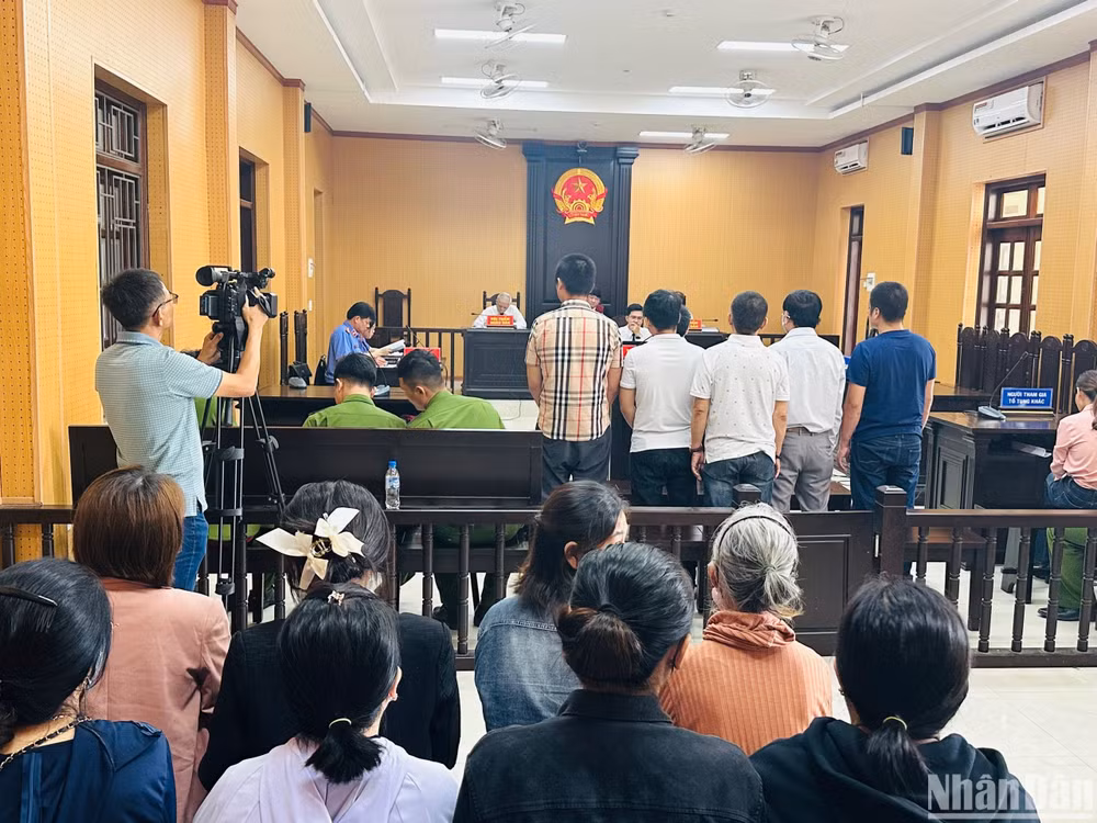 Toàn cảnh phiên tòa xét xử.