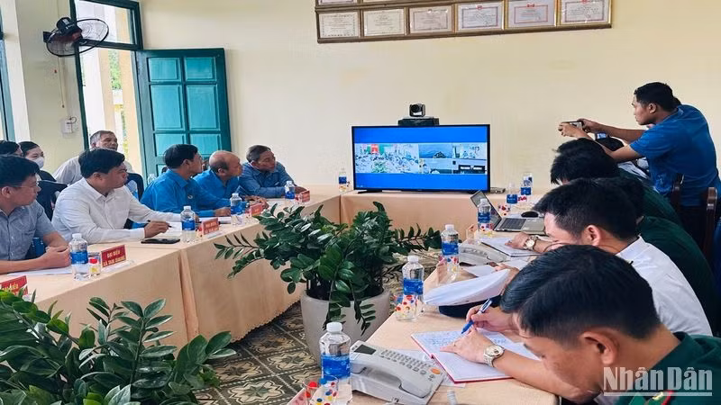 Sở chỉ huy tiền phương đã kết nối trực tiếp với tàu Cảnh sát biển 8002 và hai tàu Quân chủng Hải quân để gia đình có ngư dân biết tình hình tìm kiếm trên thực địa.