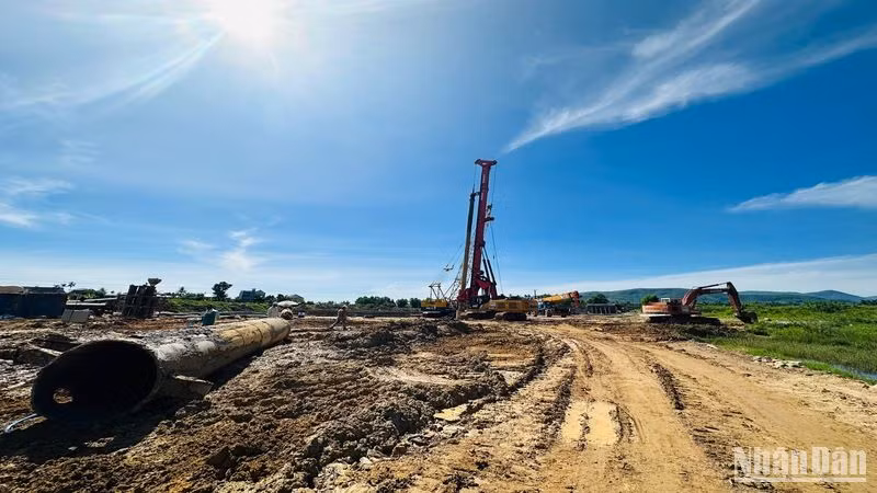 Thi công Dự án thành phần đoạn Quảng Ngãi-Hoài Nhơn, đoạn qua huyện Nghĩa Hành.