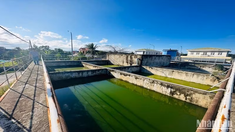 Liên tục đầu tư nhiều năm nhưng hệ thống xử lý nước thải của Cảng neo trú tàu thuyền Mỹ Á vẫn “án binh bất động”.