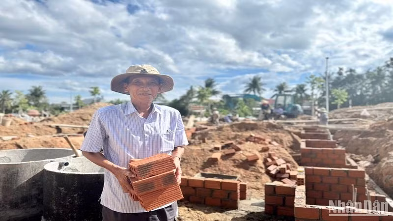 Ông Phạm Thanh Bình làm nhà mới để sớm bàn giao mặt bằng cho dự án cao tốc