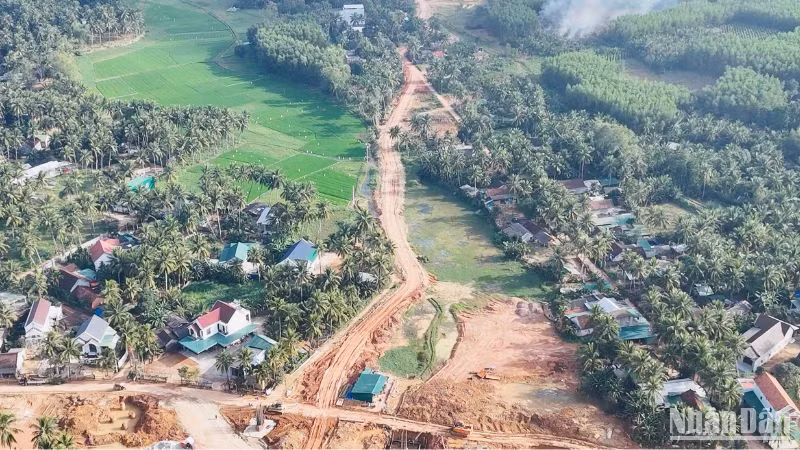 Km76+800 xã Hoài Bảo, thị xã Hoài Nhơn là vị trí cuối cùng của tỉnh Bình Định hoàn tất công tác mặt bằng bàn giao cho đơn vị thi công.