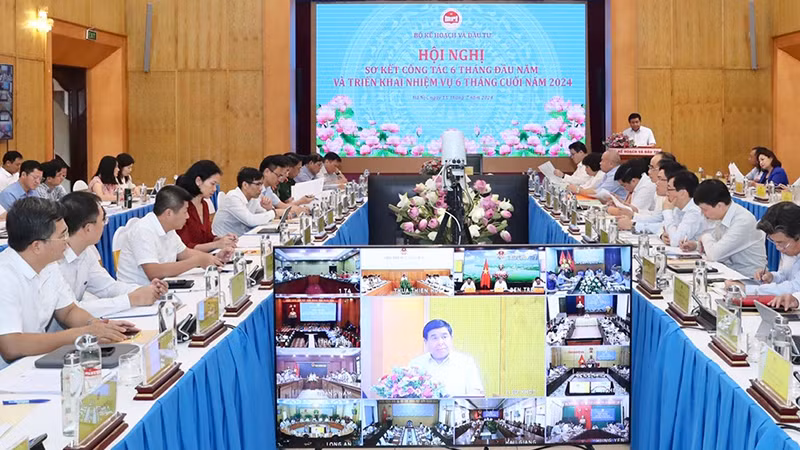 Quang cảnh hội nghị sơ kết công tác 6 tháng đầu năm và triển khai nhiệm vụ 6 tháng cuối năm 2024 của ngành kế hoạch và đầu tư. (Ảnh KỲ DUYÊN)