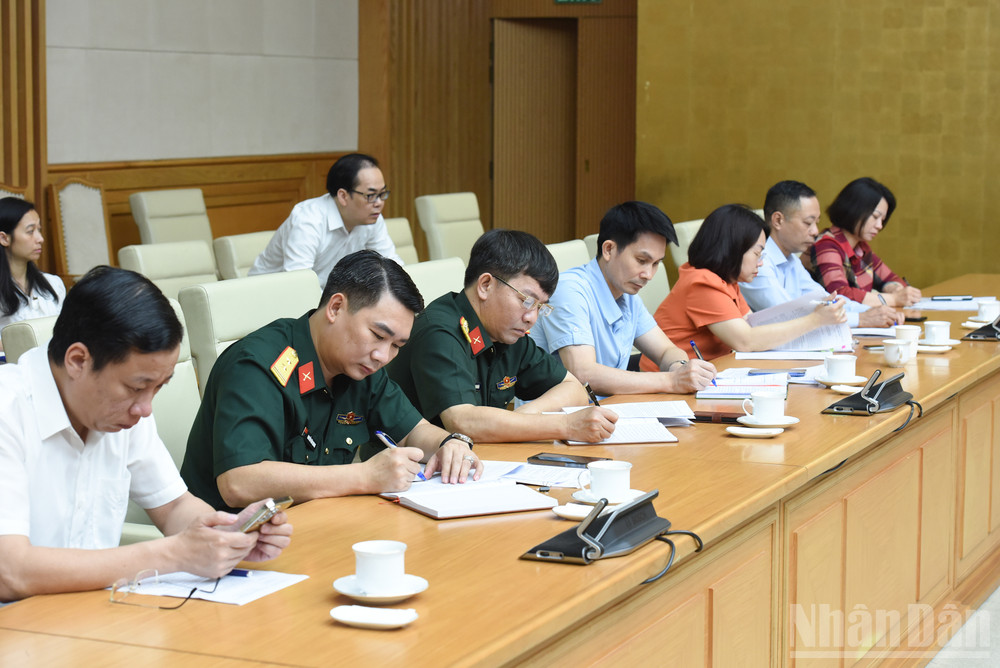 Thủ tướng yêu cầu mở một đợt tấn công cao điểm đấu tranh, truy quét, ngăn chặn, đẩy lùi buôn lậu, gian lận thương mại; sản xuất, lưu thông hàng giả, hàng hóa không xuất xứ, vi phạm bản quyền, sở hữu trí tuệ trên phạm vi cả nước. (Ảnh: TRẦN HẢI) Thủ tướng yêu cầu mở một đợt tấn công cao điểm đấu tranh, truy quét, ngăn chặn, đẩy lùi buôn lậu, gian lận thương mại; sản xuất, lưu thông hàng giả, hàng hóa không xuất xứ, vi phạm bản quyền, sở hữu trí tuệ trên phạm vi cả nước. (Ảnh: TRẦN HẢI)