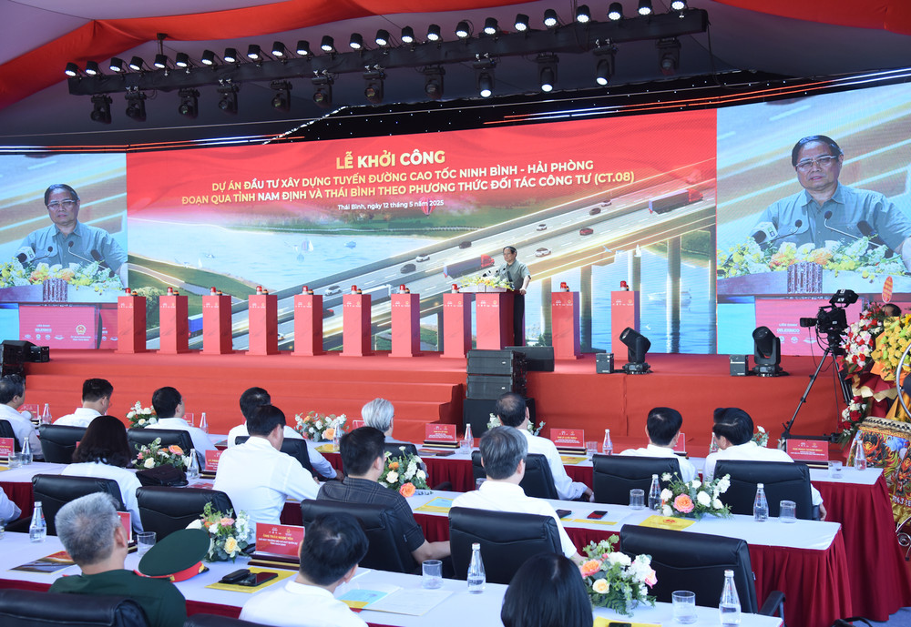 Thủ tướng Phạm Minh Chính phát biểu chỉ đạo tại lễ khởi công. Thủ tướng Phạm Minh Chính phát biểu chỉ đạo tại lễ khởi công.