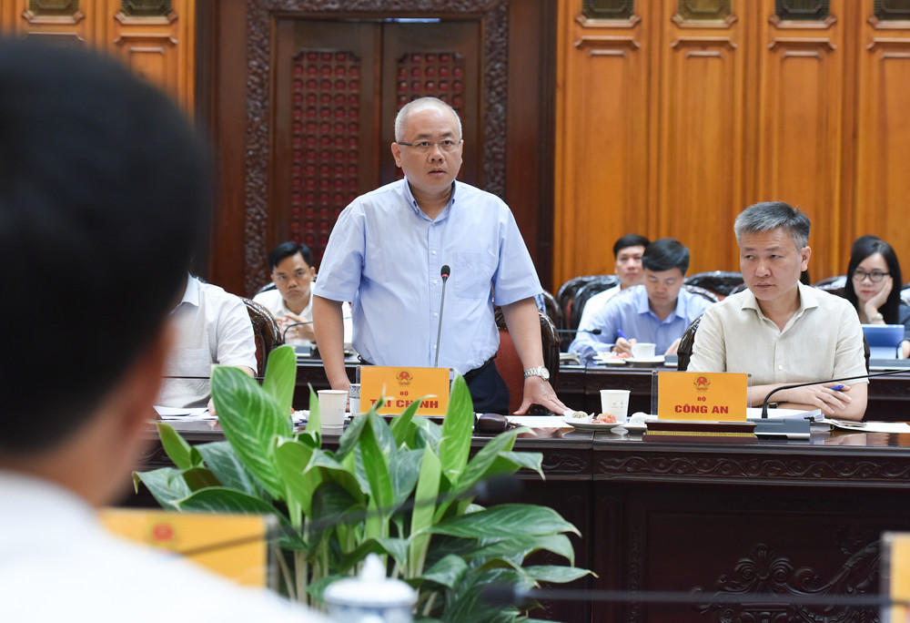 Thứ trưởng Tài Chính Đỗ Thành Trung phát biểu. Thứ trưởng Tài Chính Đỗ Thành Trung phát biểu.