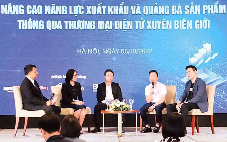 Các đại biểu tham dự Hội nghị Nâng cao năng lực xuất khẩu và quảng bá sản phẩm thông qua thương mại điện tử xuyên biên giới.