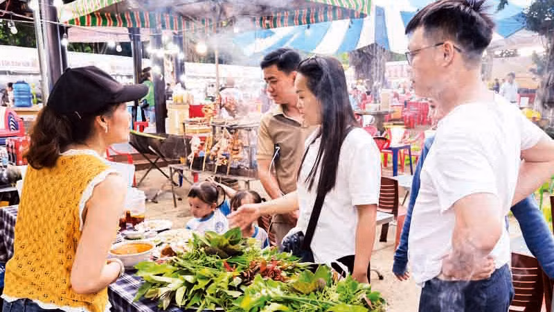Món gỏi lá Kon Tum.