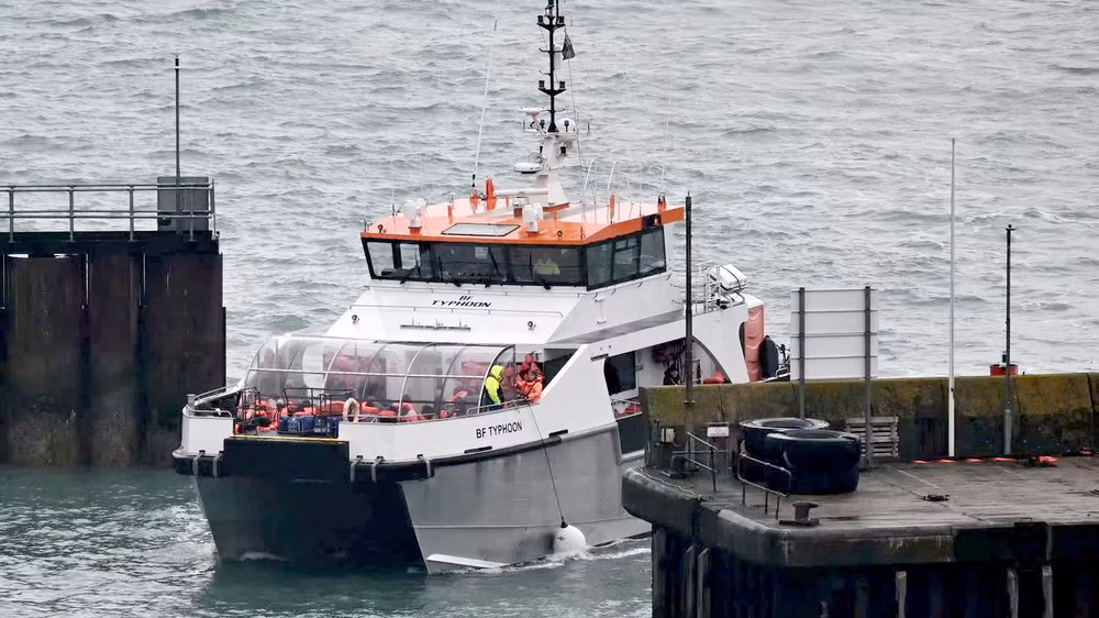 Anh siết chặt kiểm soát dòng người di cư bất hợp pháp. (Ảnh GETTY)