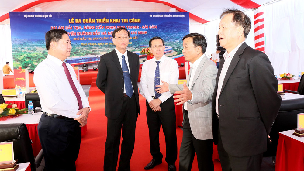 Đồng chí Nguyễn Đức Thanh (người đứng thứ hai bên trái) và lãnh đạo tỉnh Ninh Thuận dự Lễ ra quân triển khai thi công Dự án cải tạo nâng cấp đoạn Nha Trang-Sài Gòn tuyến đường sắt Hà Nội-Thành phố Hồ Chí Minh tổ chức tại Ga Tháp Chàm, Ninh Thuận năm 2023.