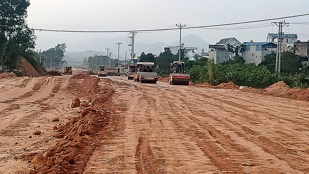 Thiếu đá xây dựng làm tiến độ xây dựng tuyến đường liên kết, kết nối các tỉnh Thái Nguyên-Bắc Giang-Vĩnh Phúc bị chậm trễ.