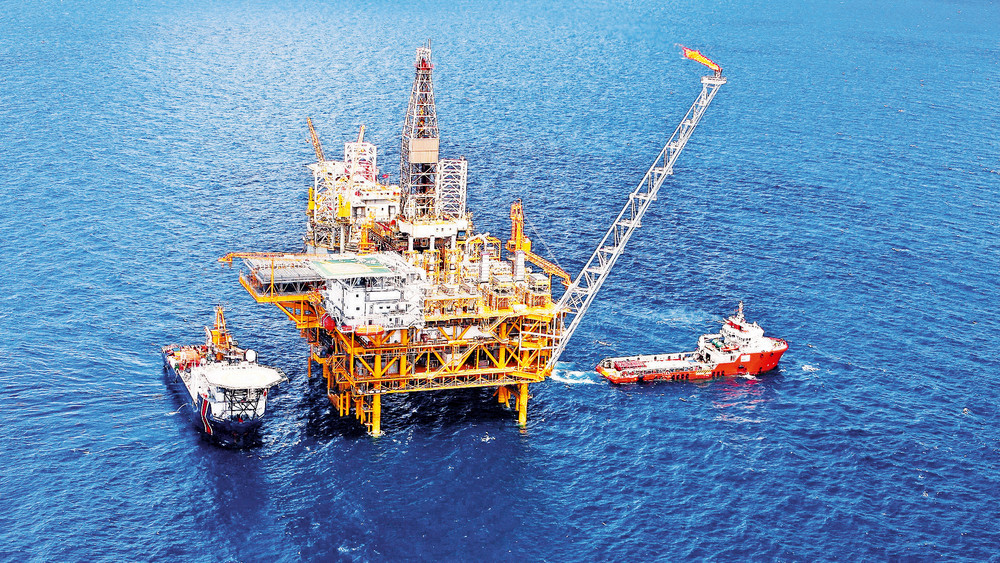 Giàn khoan dầu khí trên biển của Petrovietnam.