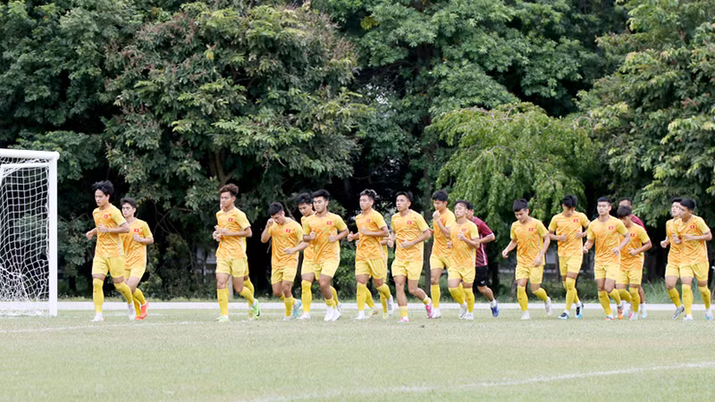 Ðội tuyển U23 Việt Nam tập luyện trước trận bán kết với U23 Malaysia. (Ảnh VFF)