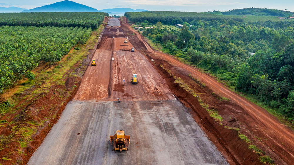 Công trường thi công cao tốc bắc-nam giai đoạn 2 đoạn Phan Thiết-Dầu Giây-Vĩnh Hảo. (Ảnh KIM CƯƠNG)