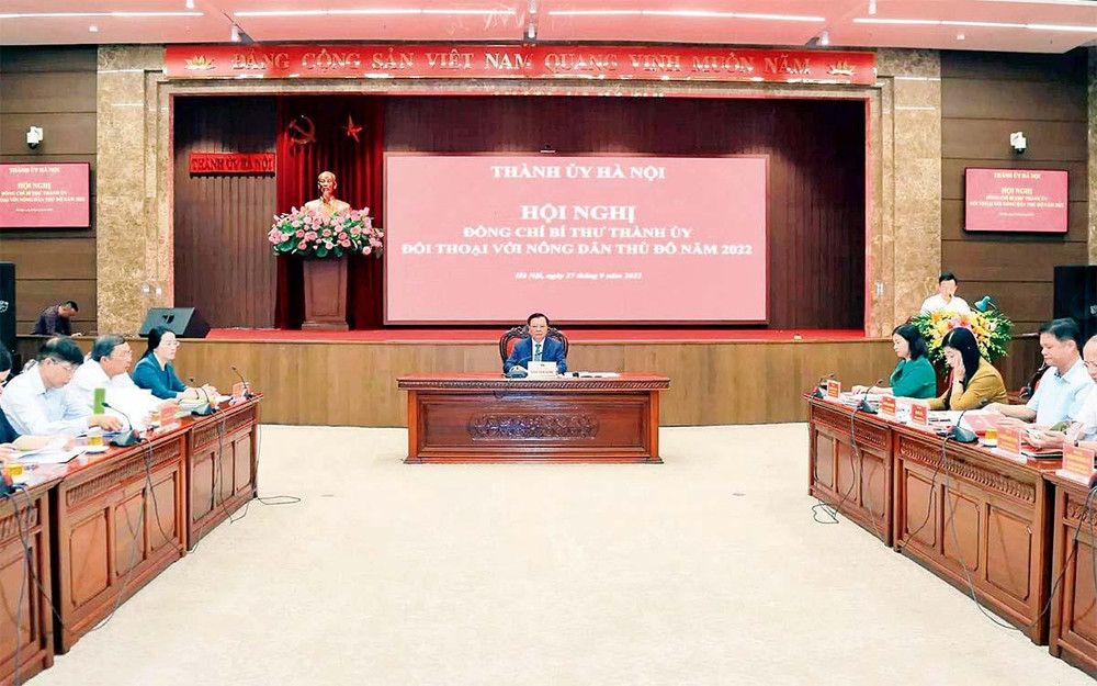 Đồng chí Đinh Tiến Dũng, Ủy viên Bộ Chính trị, Bí thư Thành ủy Hà Nội chủ trì buổi đối thoại với nông dân Thủ đô năm 2022. (Ảnh Thành Nguyễn)