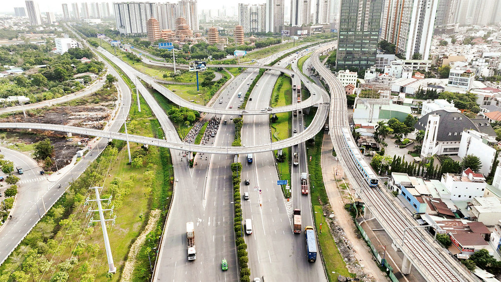 Một góc đô thị Thành phố Hồ Chí Minh hôm nay. (Ảnh THẾ ANH)