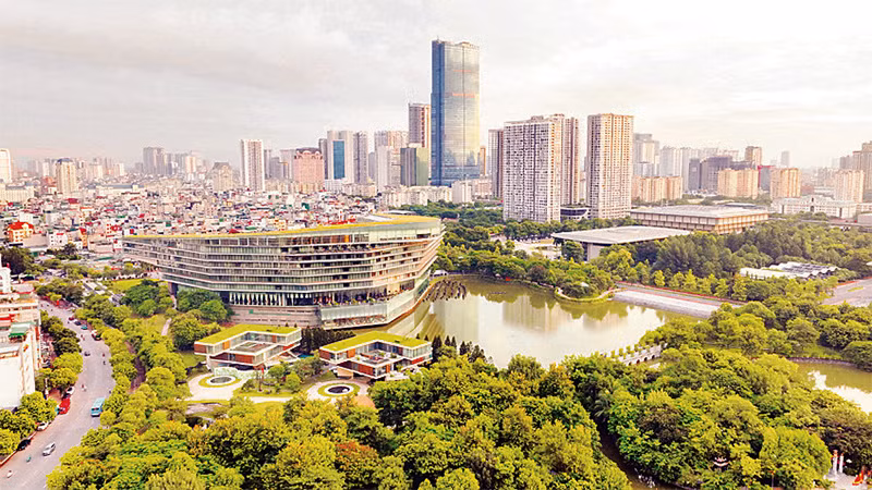 Hà Nội đang phát triển theo hướng xanh, văn minh, hiện đại hơn. (Ảnh Phạm Hùng)