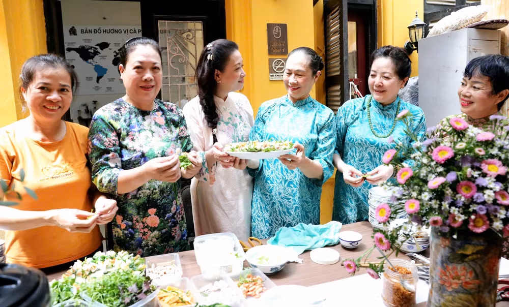 Nhà sưu tập Thúy Anh chia sẻ để cùng lan tỏa tinh hoa ẩm thực Hà thành.