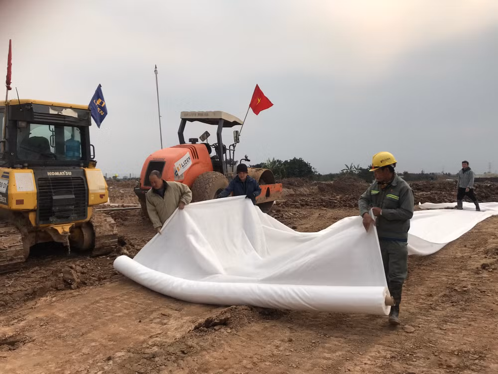 Đẩy nhanh tiến độ xây dựng đường song hành thuộc dự án đường Vành đai 4-Vùng Thủ đô Hà Nội trên địa bàn tỉnh Hưng Yên.