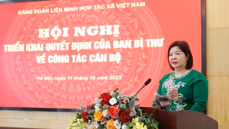 Tân Bí thư Đảng đoàn Liên minh Hợp tác xã Việt Nam Cao Xuân Thu Vân phát biểu tại Hội nghị.
