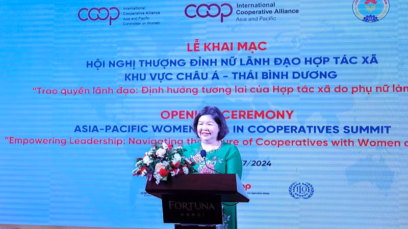 Bà Cao Xuân Thu Vân phát biểu tại hội nghị.