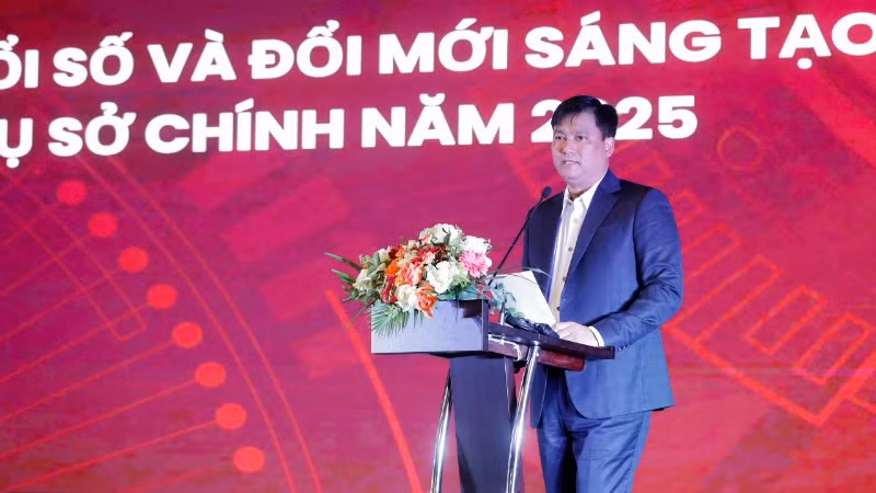 Đồng chí Phạm Toàn Vượng - Phó Bí thư phụ trách Đảng bộ, Thành viên Hội đồng thành viên, Tổng Giám đốc phát biểu chỉ đạo Hội nghị