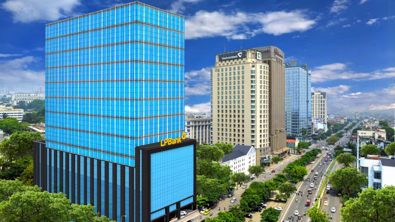 Từ nay đến hết 31/12, LPBank sẽ triển khai chương trình giảm lãi suất cho vay lên đến 2%/năm cho khách hàng hiện hữu tại Hà Nội và các tỉnh phía bắc bị thiệt hại do bão lũ.