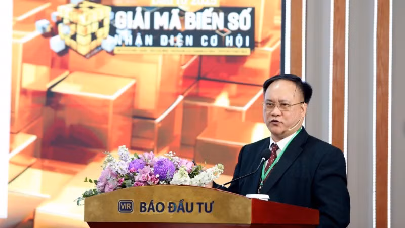 Phó Viện trưởng Viện Nghiên cứu Quản lý Kinh tế Trung ương (CIEM) Lương Văn Khôi phát biểu tại hội thảo.