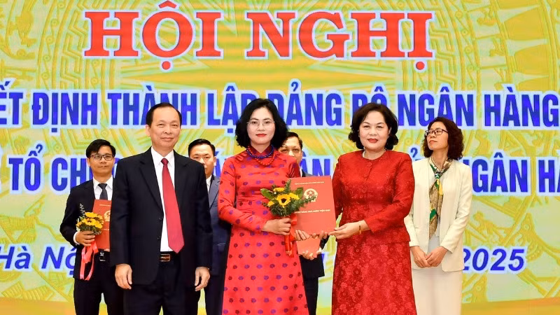 Bà Lê Thị Thúy Sen được điều động, bổ nhiệm làm Tổng Biên tập Thời báo Ngân hàng.