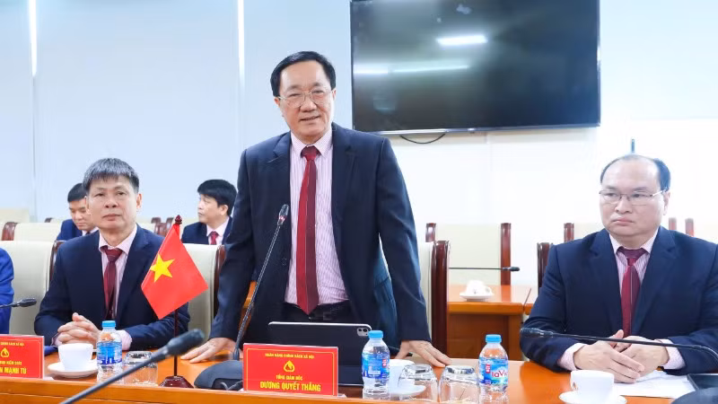 Tổng Giám đốc Ngân hàng Chính sách xã hội Dương Quyết Thắng phát biểu tại cuộc làm việc.