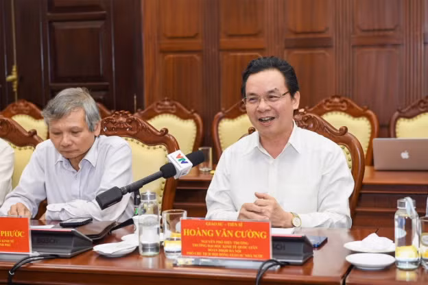 Giáo sư, Tiến sĩ Hoàng Văn Cường.