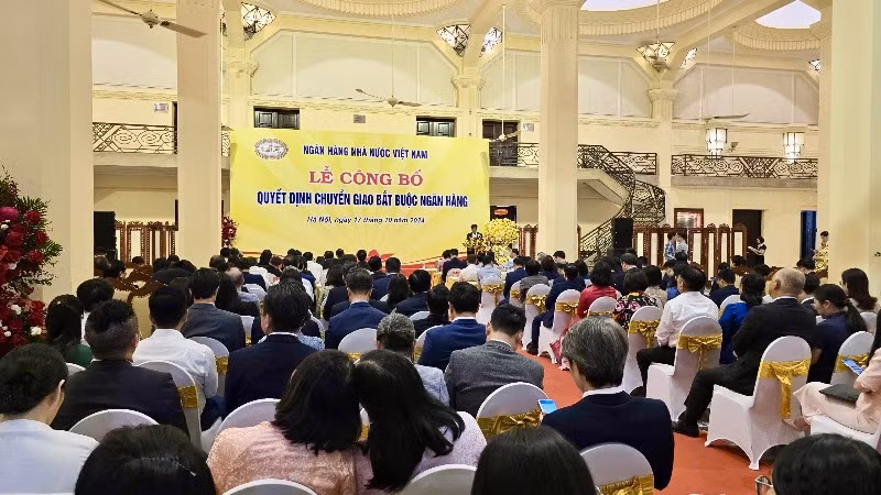Toàn cảnh Lễ công bố quyết định chuyển giao.