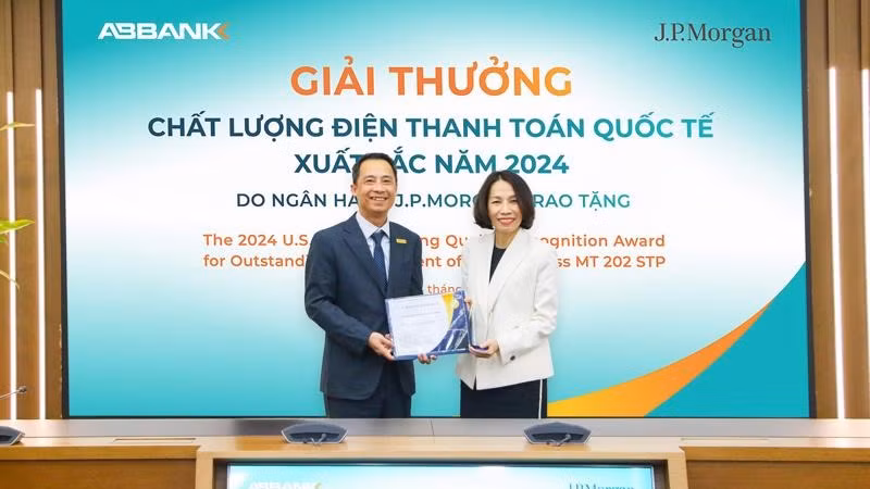 ABBANK nhận giải “Chất lượng điện Thanh toán quốc tế xuất sắc 2024” từ JP Morgan với thành tích tỷ lệ điện thanh toán quốc tế đạt chuẩn năm 2024 lên tới 98%.