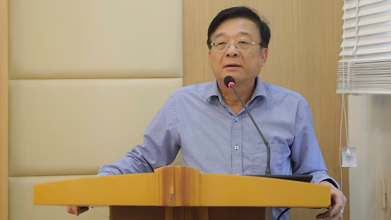 Phó Chủ tịch kiêm Tổng Thư ký VNBA Nguyễn Quốc Hùng phát biểu tại tọa đàm.