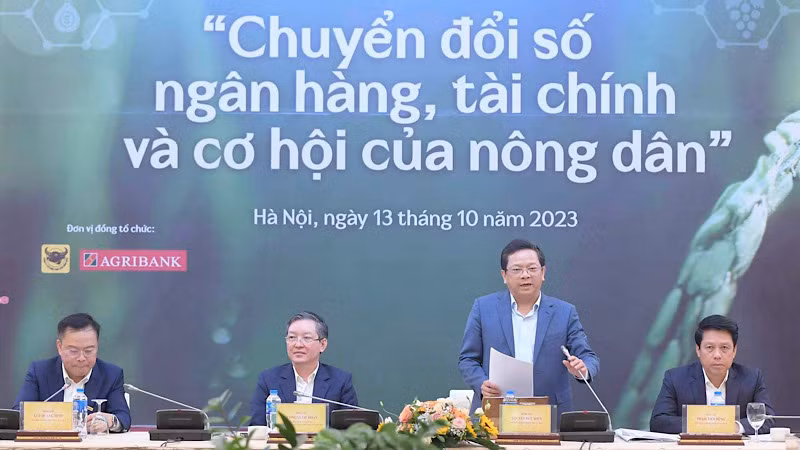 Các đại biểu chủ trì Hội thảo.