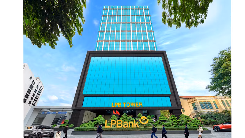 Trụ sở Ngân hàng TMCP Lộc Phát Việt Nam (LPBank) tại 17 phố Tông Đản, Hoàn Kiếm, Hà Nội.
